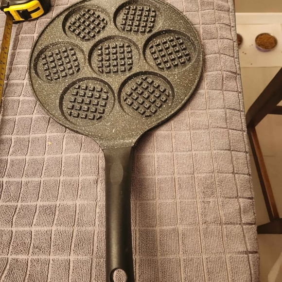 Non-Stick Waffle Maker Pan - Picture 3 of 3